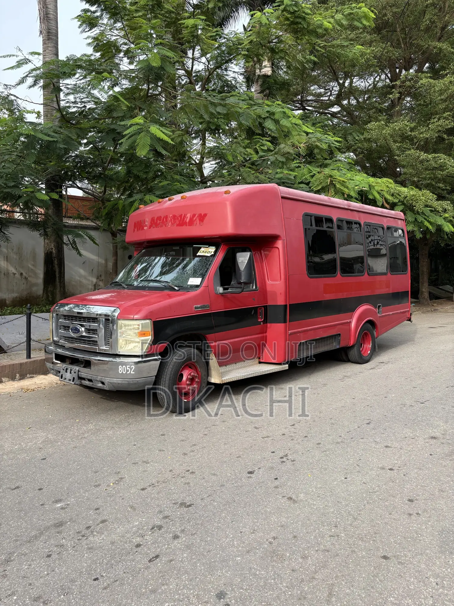 Ford E450 2010 Red