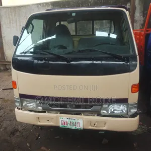 Toyota Dyna 100 Big Bucket Four Tyres Petrol