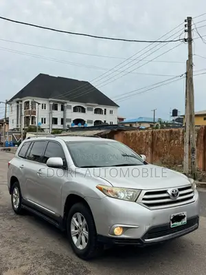 Toyota Highlander XLE 4dr SUV (3.5L 6cyl 6A) 2014 Silver