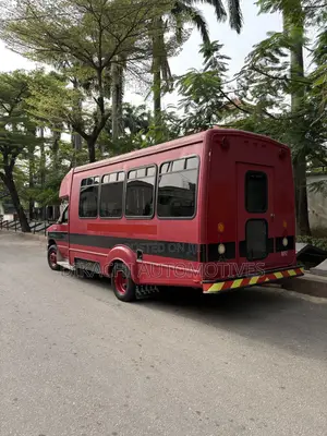 Ford E450 2010 Red