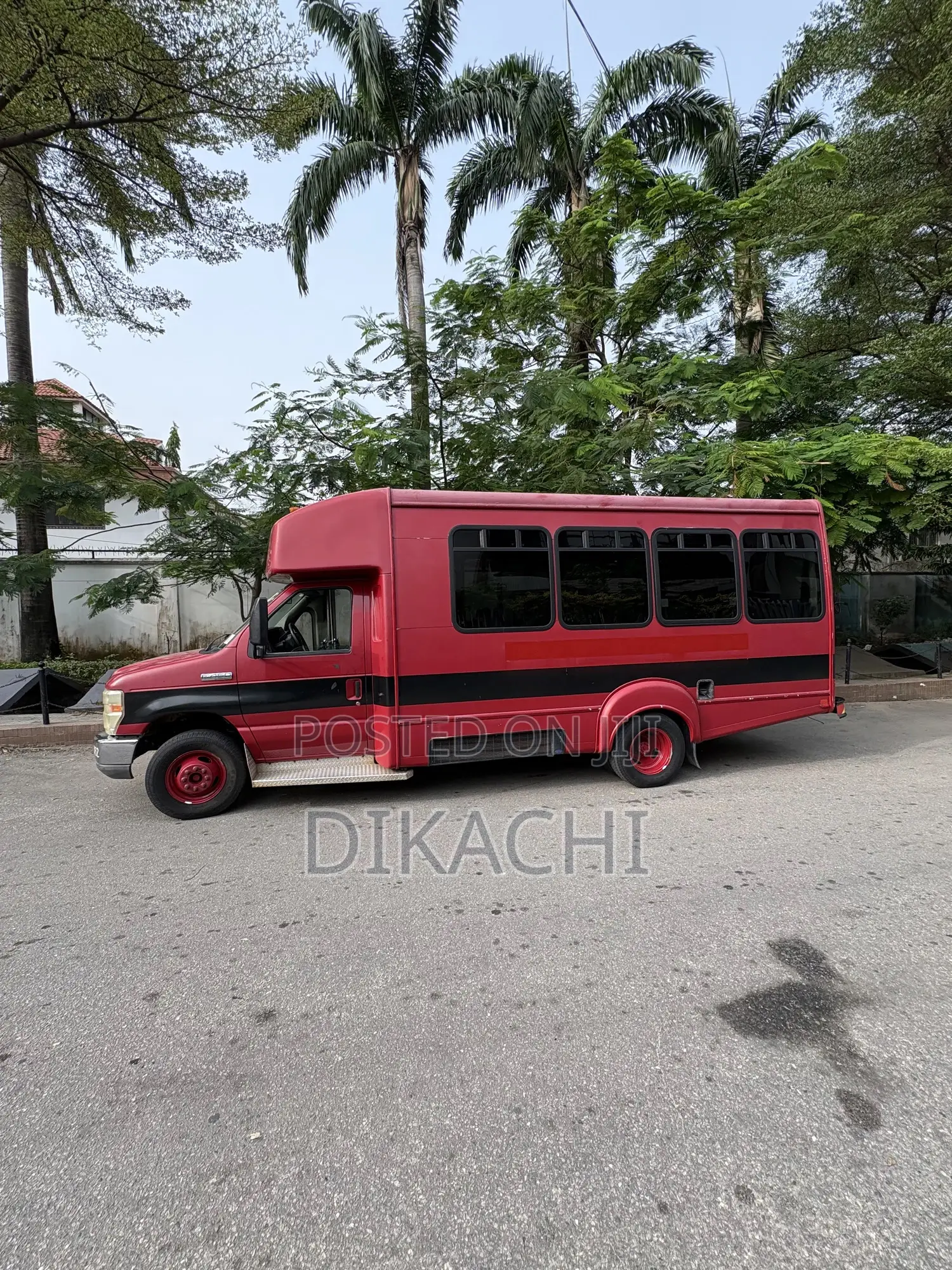 Ford E450 2010 Red