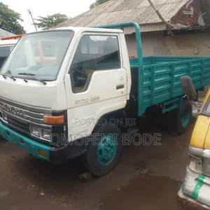 Toyota Dyna 200 Old Model Six Tyres With Big Engine 2rz Petrol