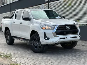 Toyota Hilux Revo Double Cab Petrol 2.7 AWD 2021 White