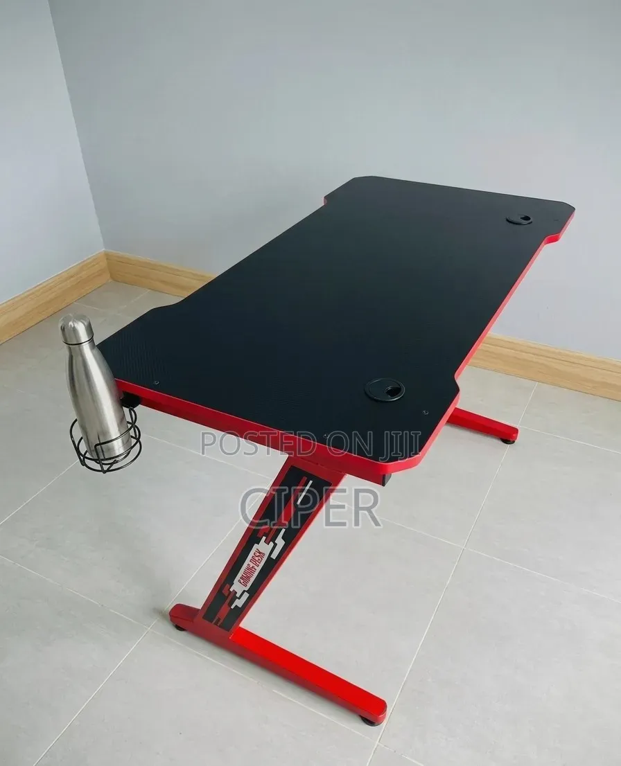 Sturdy Gaming Desk With Cup Holder Headset Holder