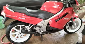 Honda VFR 700F 2000 Red