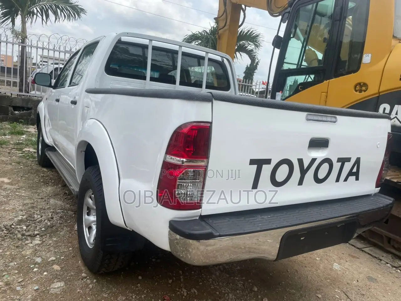 Toyota Hilux 2014 White