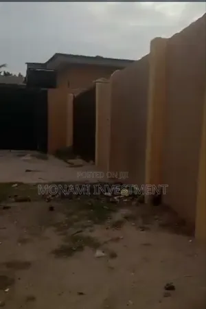 3bdrm Apartment in Off Saka -Ologogoro, Alakuko for sale