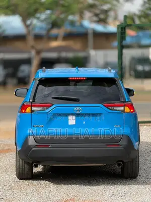 Toyota RAV4 2021 Blue