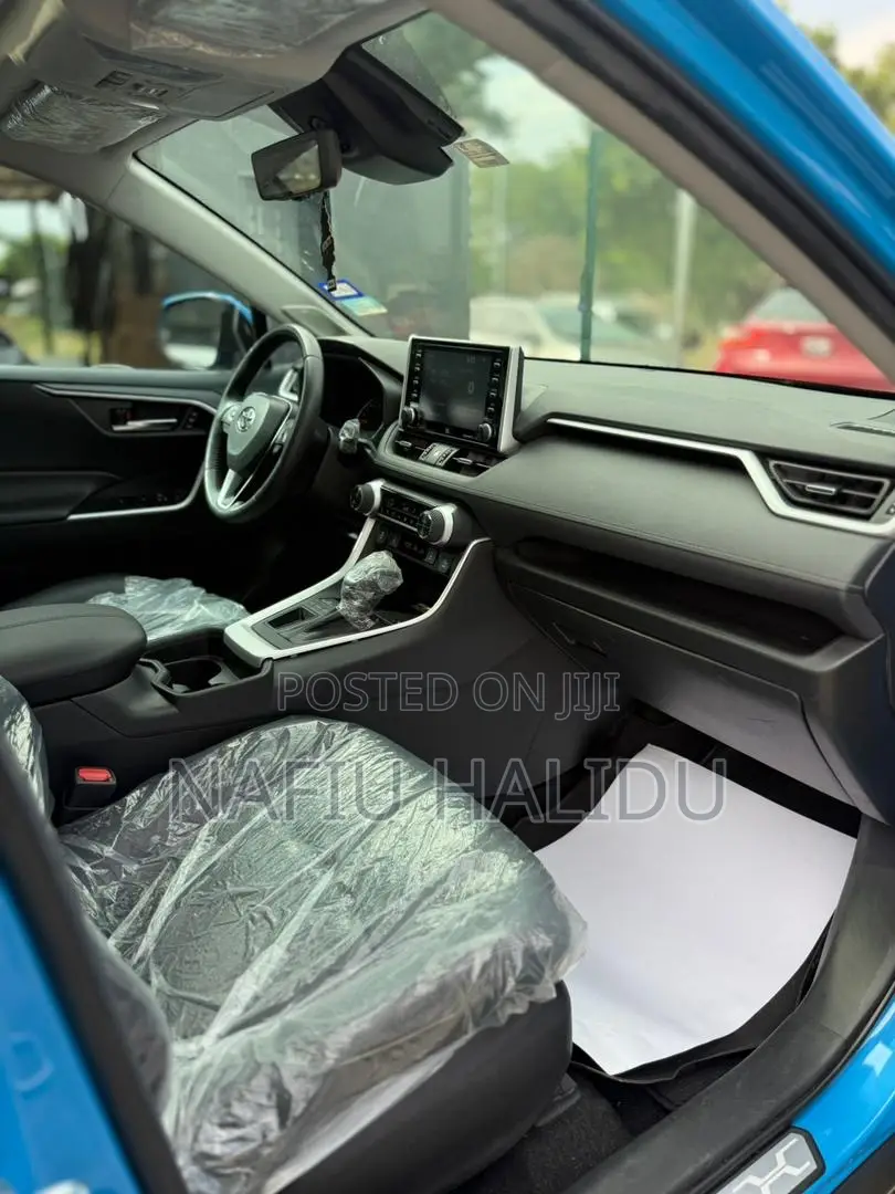 Toyota RAV4 2021 Blue