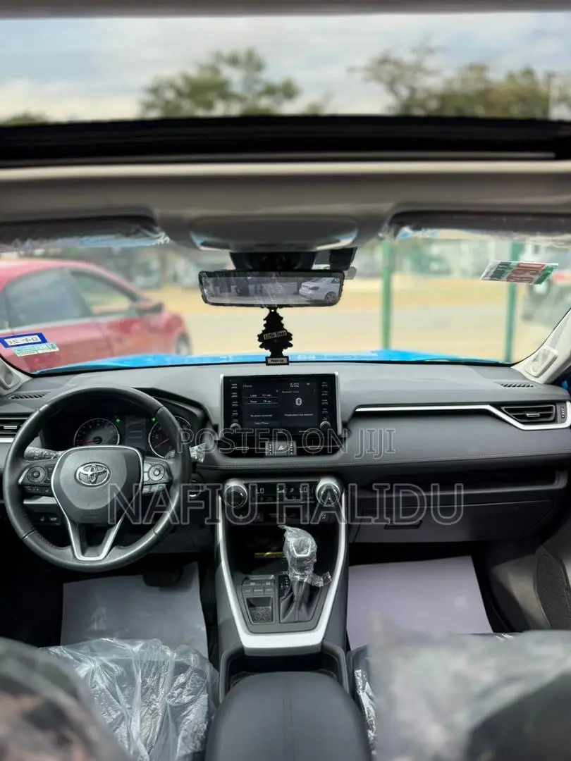 Toyota RAV4 2021 Blue
