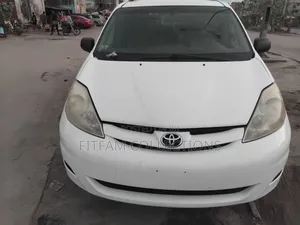 Toyota Sienna LE FWD 2006 White