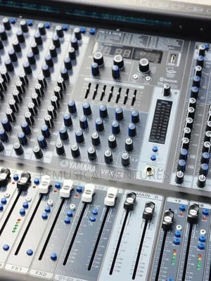 Yamaha VFX-24 7 Auxiliary 4 Group Professional Audio Mixer