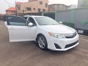 Toyota Camry LE 4dr Sedan (2.5L 4cyl 6A) 2013 White