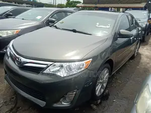 Toyota Camry XLE 4dr Sedan (2.5L 4cyl 6A) 2014 Gray