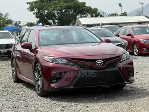 Toyota Camry 2018 Maroon