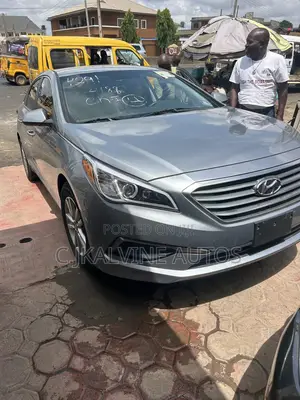 Hyundai Sonata Base Sedan FWD (2.4L 4cyl 6A) 2017 Gray