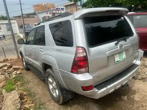 Toyota 4-Runner SR5 4x4 V6 2006 Gold