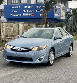 Toyota Camry XLE 4dr Sedan (2.5L 4cyl 6A) 2013 Blue