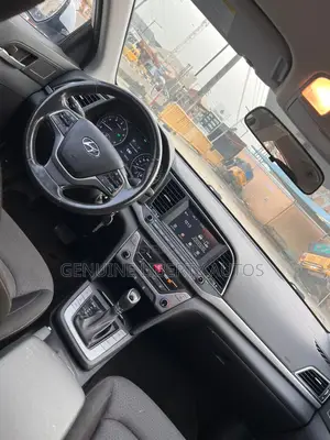 Hyundai Elantra 2018 White