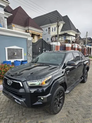 New Toyota Hilux 2022 Black