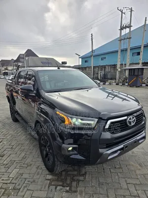 New Toyota Hilux 2022 Black