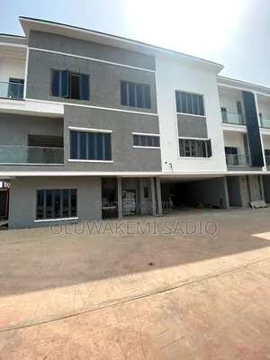 4bdrm Duplex in Banana Island for rent