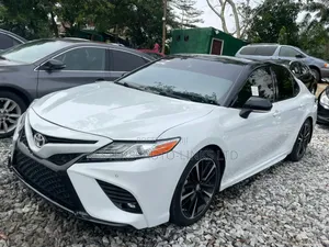 Toyota Camry XSE (2.5L 4cyl 8A) 2019 White