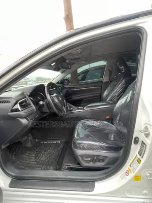 Toyota Camry XSE (2.5L 4cyl 8A) 2019 White