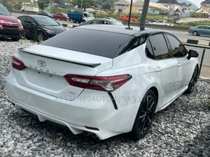 Toyota Camry XSE (2.5L 4cyl 8A) 2019 White