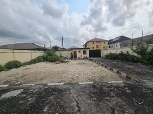 3bdrm Block of Flats in Majeki Sangotedo for rent