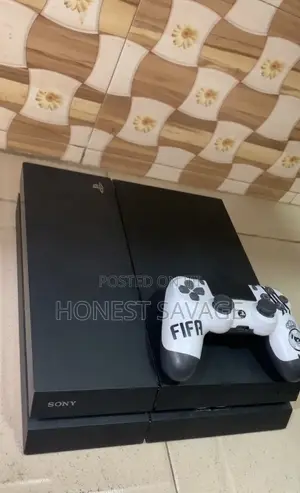 Playstation 4 With 7 Games + 1 Pad (Very Clean)