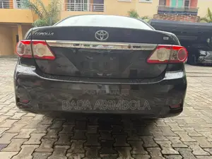 Toyota Corolla LE 4dr Sedan (1.8L 4cyl 4A) 2011 Gray