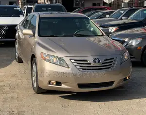 Toyota Camry XLE V6 4dr Sedan (3.5L 6cyl 6AM) 2008 Gold