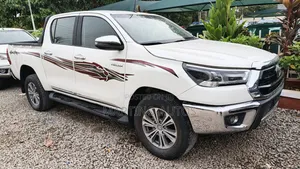 Toyota Hilux 2021 White