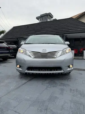 Toyota Sienna Limited AWD 7-Passenger 2013 Gray