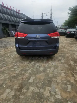 Toyota Sienna LE 7-Passenger 4dr Minivan AWD (3.5L 6cyl 6A) 2014 Blue