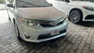 Toyota Camry XLE V6 4dr Sedan (3.5L 6cyl 6A) 2013 Silver