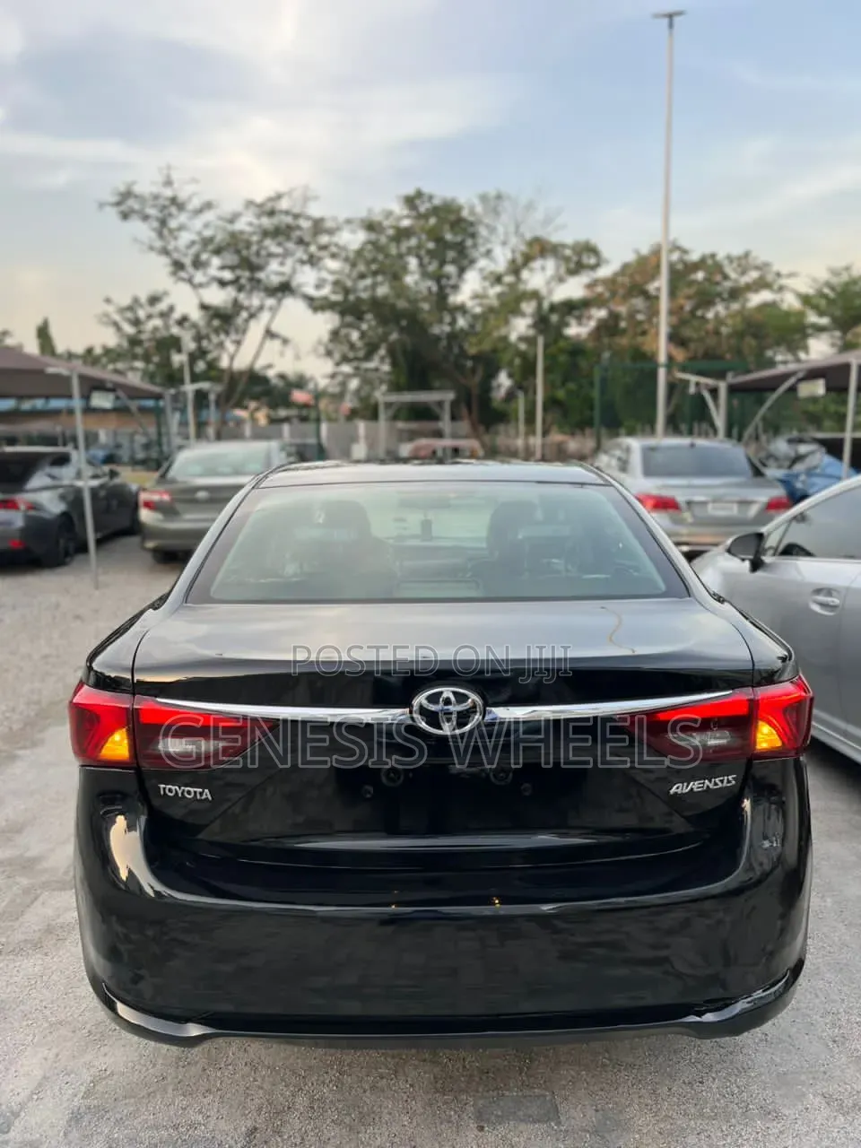 Toyota Avensis 2016 Black