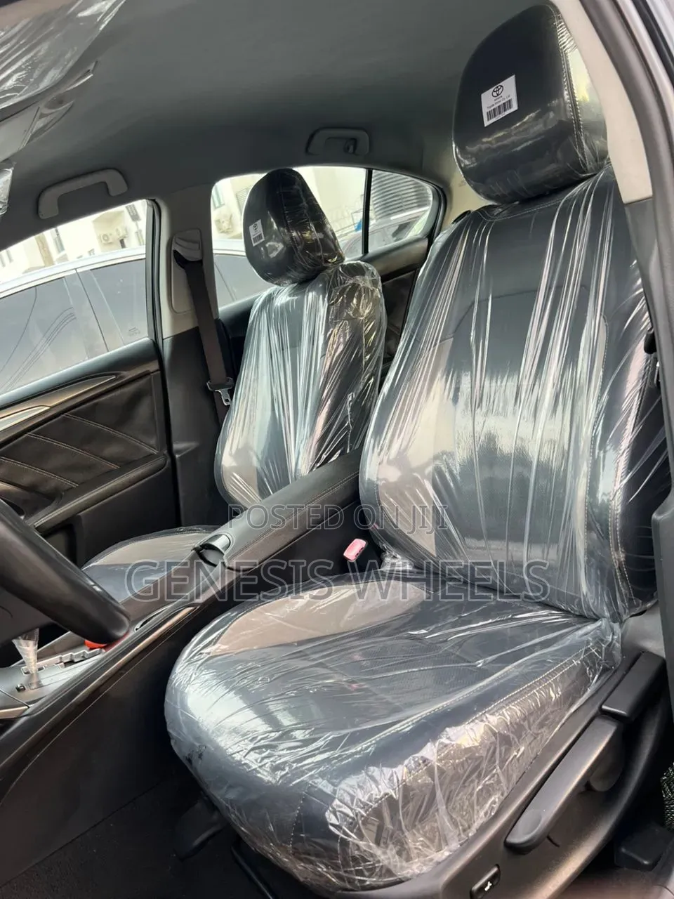 Toyota Avensis 2016 Black