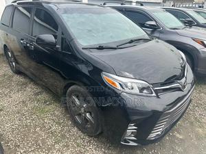 Toyota Sienna SE Premium 8 Passenger (3.5L 6cyl 8A) 2017 Black