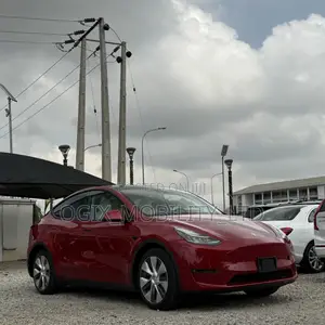 Tesla Model Y 2021 Red