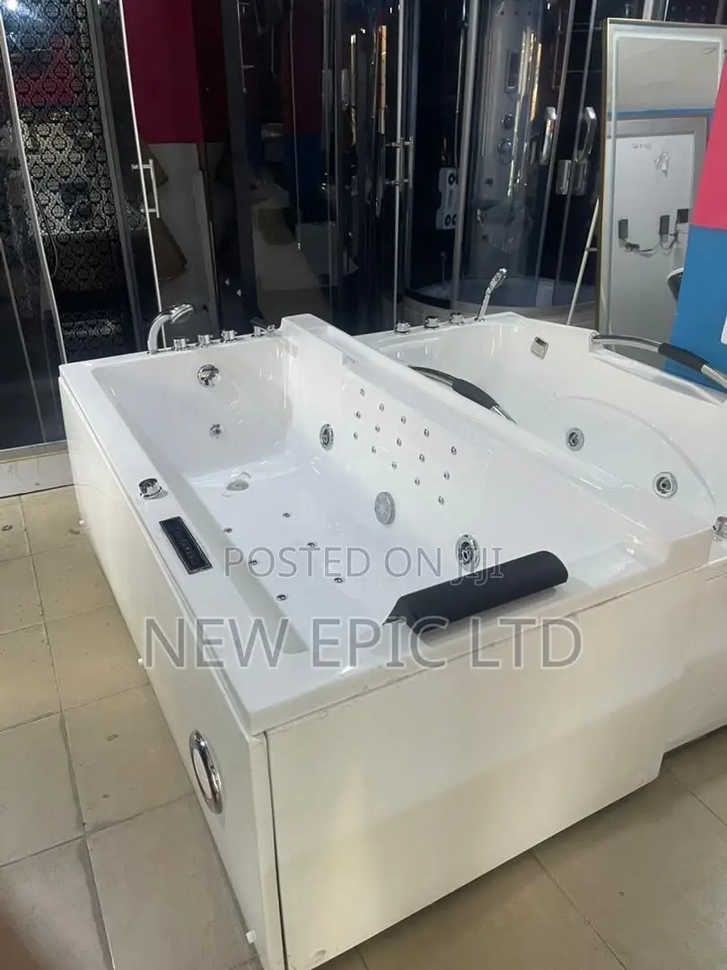 Single England Jacuzzi With Bluetooth Speaker and Jet
