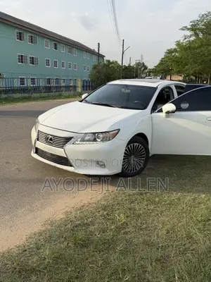 Lexus ES 2013 White