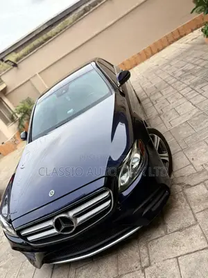 Mercedes-Benz E300 2018 Blue