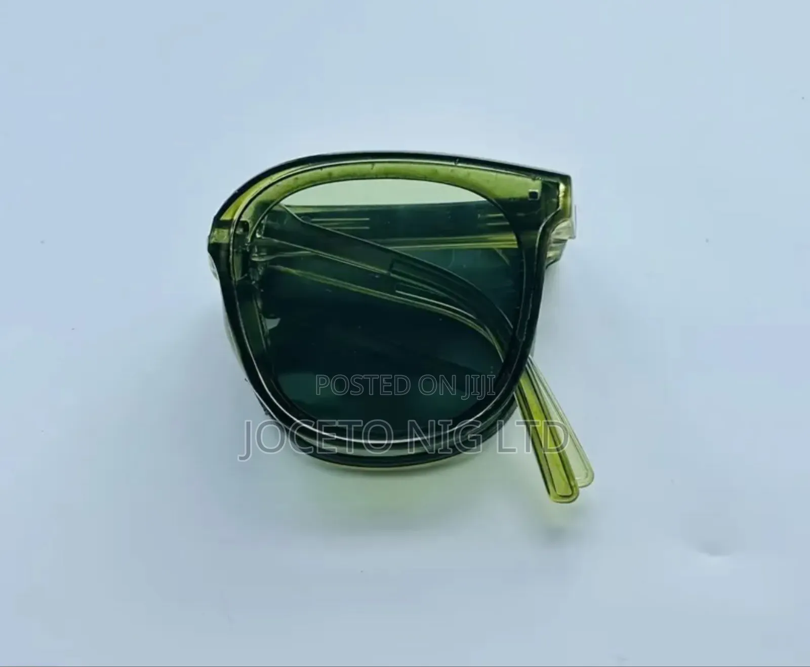 Fashionable Folding Glass
