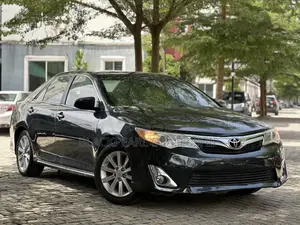 Toyota Camry XLE 4dr Sedan (2.5L 4cyl 6A) 2012 Gray