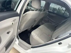 Toyota Corolla LE 4dr Sedan (1.8L 4cyl 4A) 2013 White