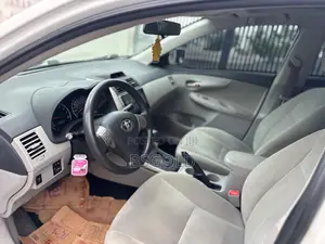 Toyota Corolla LE 4dr Sedan (1.8L 4cyl 4A) 2013 White
