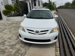 Toyota Corolla LE 4dr Sedan (1.8L 4cyl 4A) 2013 White
