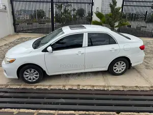Toyota Corolla LE 4dr Sedan (1.8L 4cyl 4A) 2013 White